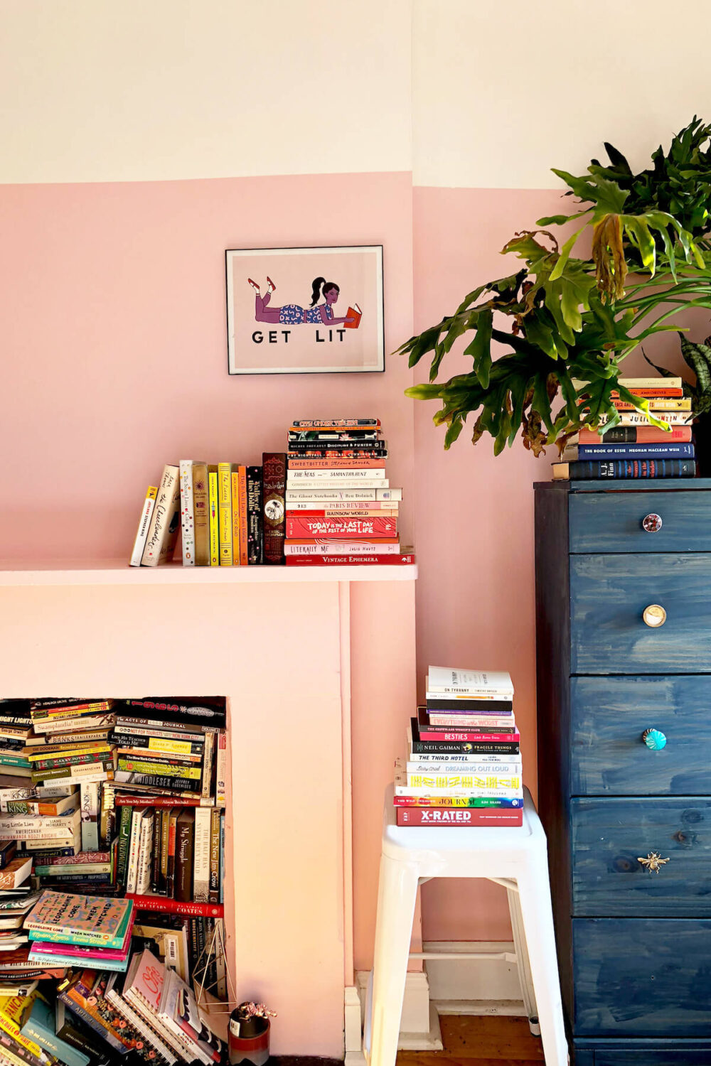Two-Tone Walls Ideas: Create A Color Blocking Accent Wall 31 two-tone-accent-wall-light-pink-white-fireplace-nordroom