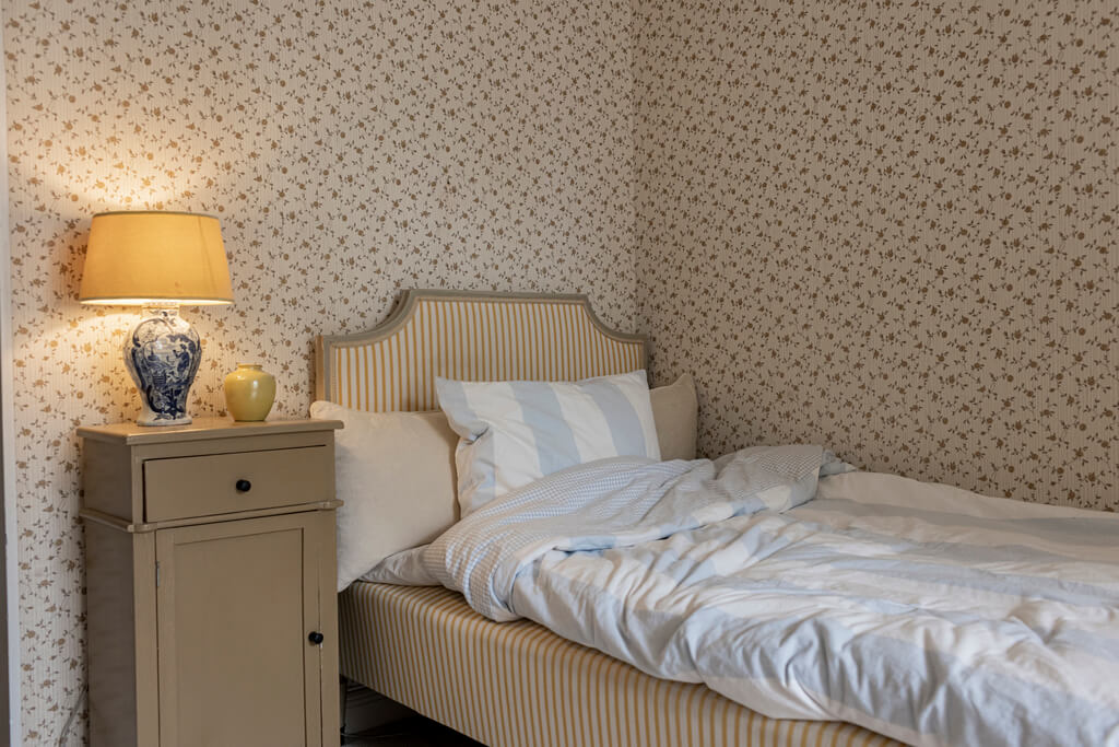 A Scandinavian Apartment with Antique Furniture 13 wallpaper-kids-bedroom-nordroom