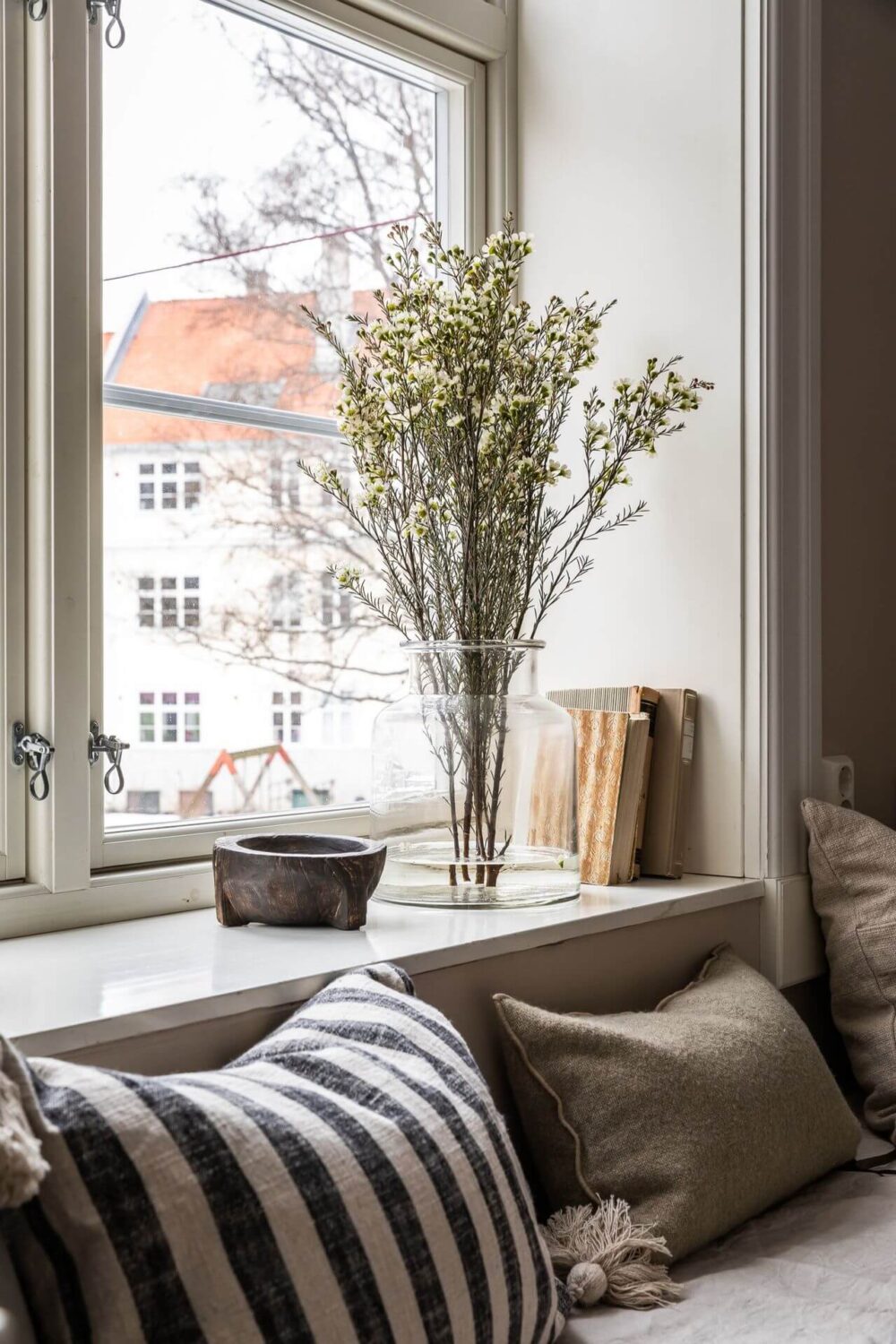 Soft Neutral Colors in a Norwegian Maisonette Home 10 window-seat-deep-window-sills-nordroom