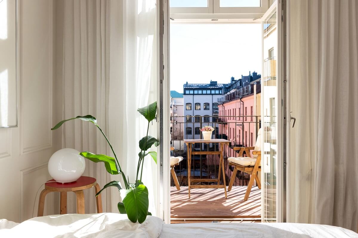 A Small Stockholm Apartment with Lovely Natural Light 13 balcony courtyard swedish houses nordroom