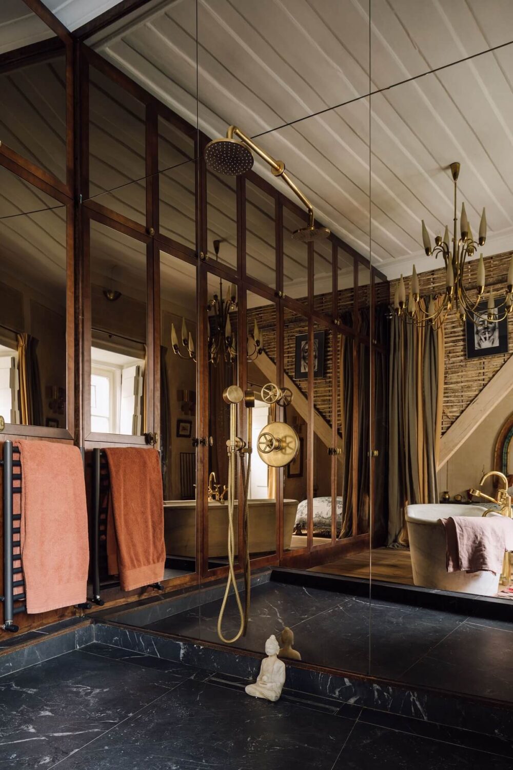 A Lisbon Townhouse with Historic Charm 15 bathroom-master-en-suite-lisbon-townhouse-nordroom