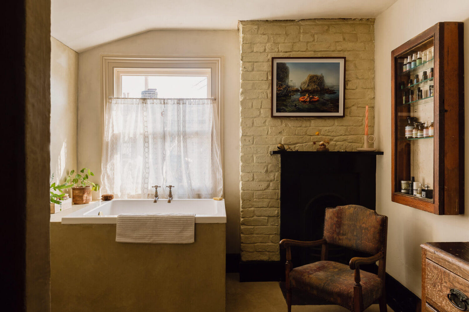 A Victorian Watch Shop is Now a Warm Sustainable Home 19 bathroom-moroccon-tadelakt-plaster-walls-japanese-bath-nordroom