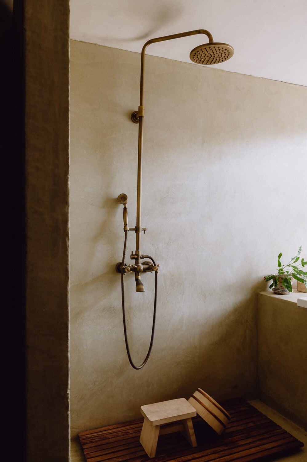 A Victorian Watch Shop is Now a Warm Sustainable Home 20 bathroom-shower-moroccan-tadelakt-plaster-nordroom