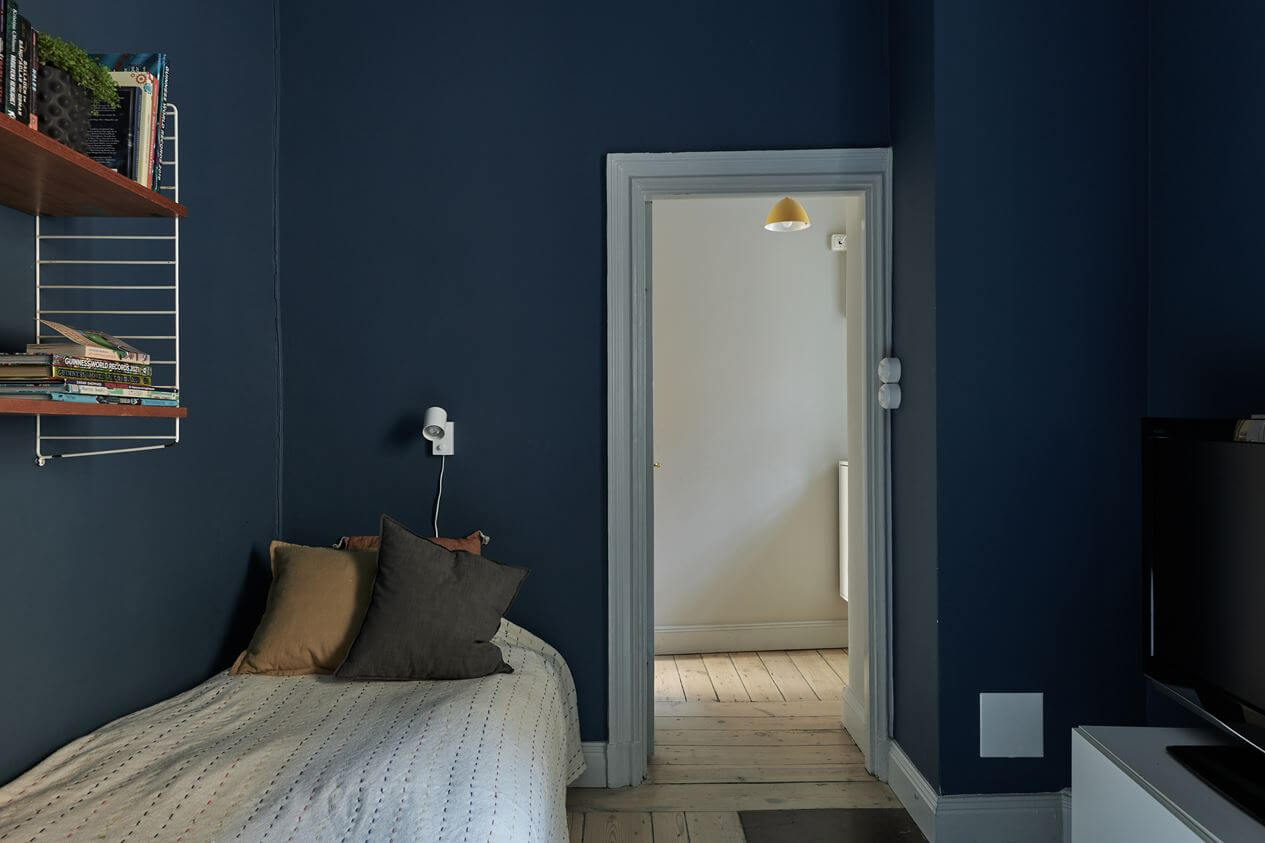 Light Brown Walls in a 17th Century Apartment in Sweden 20 bedroom-blue-walls-historic-swedish-home-nordroom