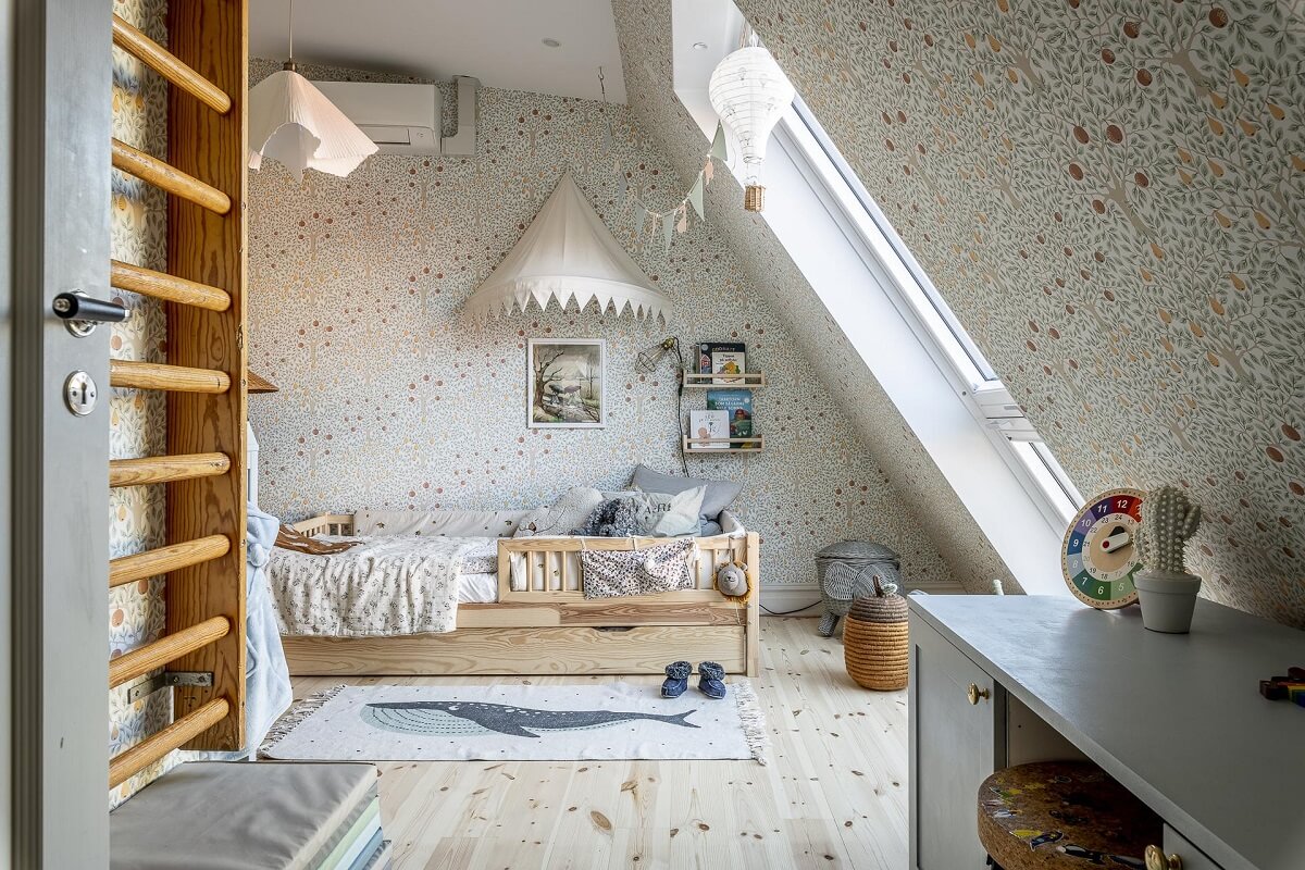 A Swedish Maisonette with a Blue Kitchen and Wallpaper 32 childrens-room-wooden-floor-slanted-ceiling-tree-wallpaper-climbing-rack-nordroom