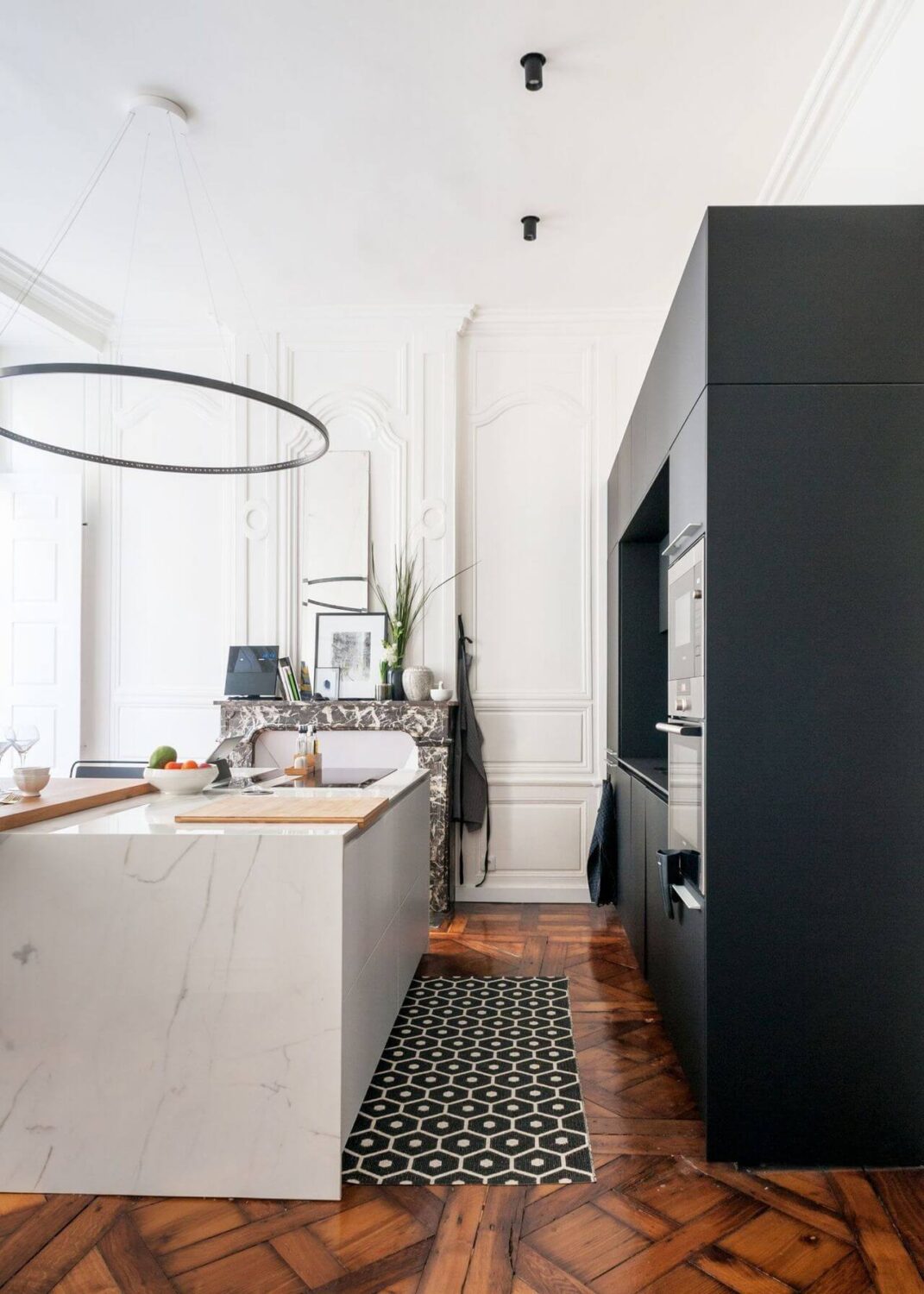 57 Stylish Two-Tone Kitchen Cabinet Ideas 33 contrasting-two-tone-cabinets-white-blue-wooden-floor-nordroom
