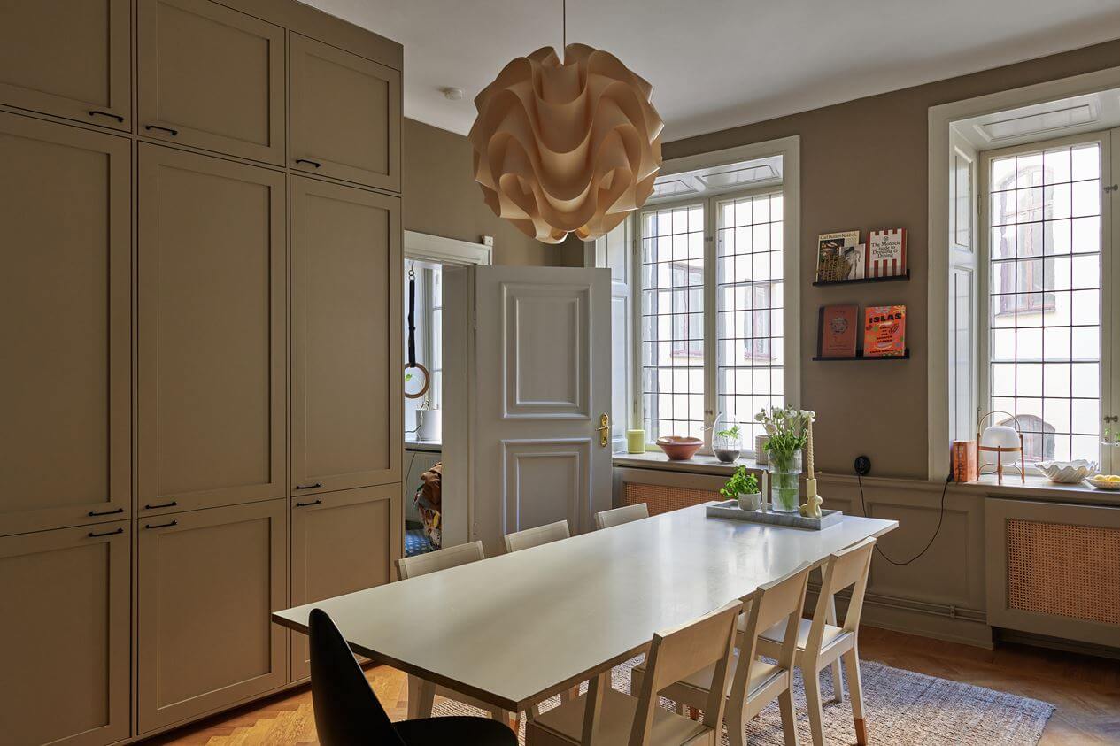 Light Brown Walls in a 17th Century Apartment in Sweden 13 dining-table-built-in-floor-to-ceiling-cabinets-nordroom