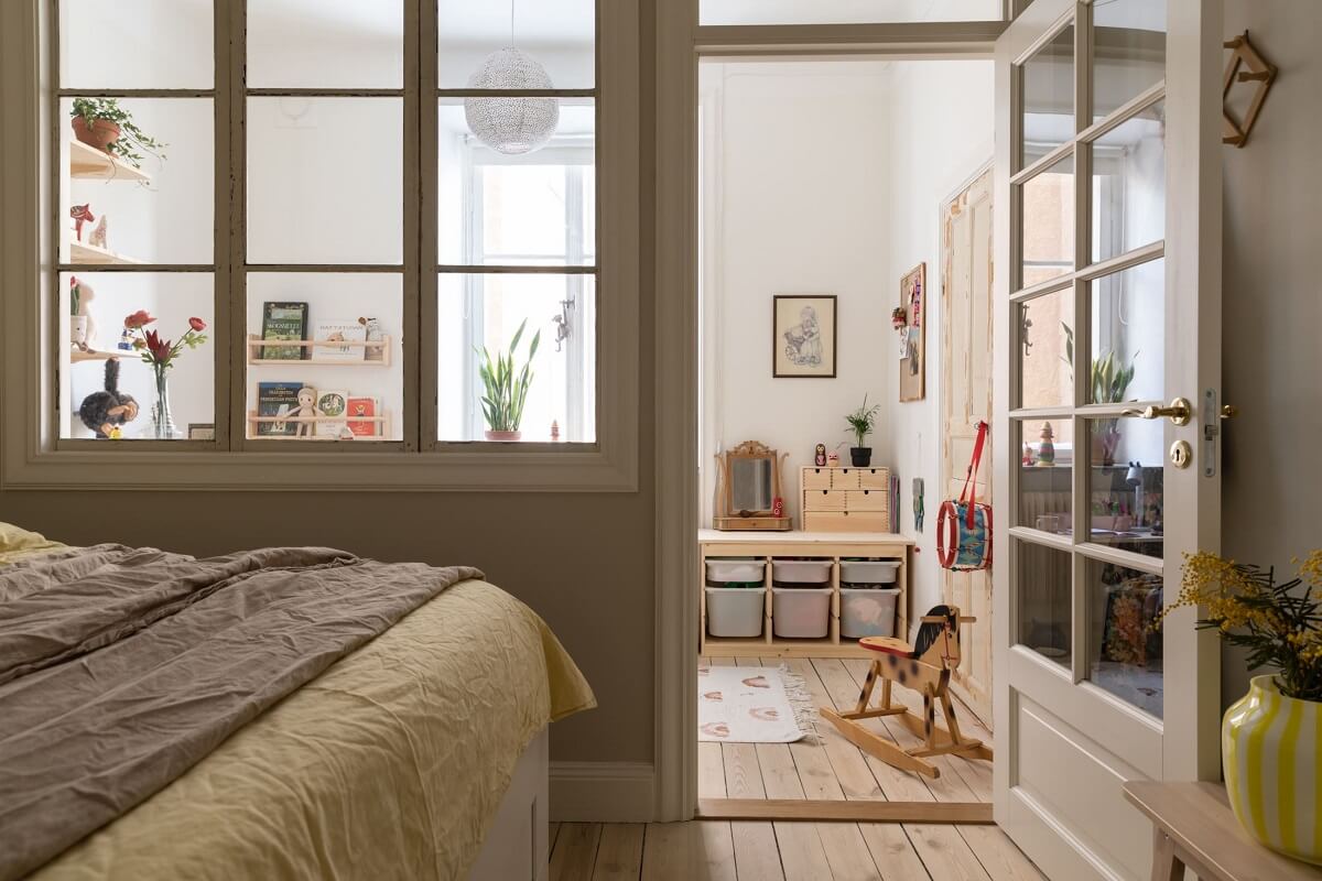 A Pink Living Room in a Scandinavian Apartment 15 double-bedroom-indoor-window-nordroom