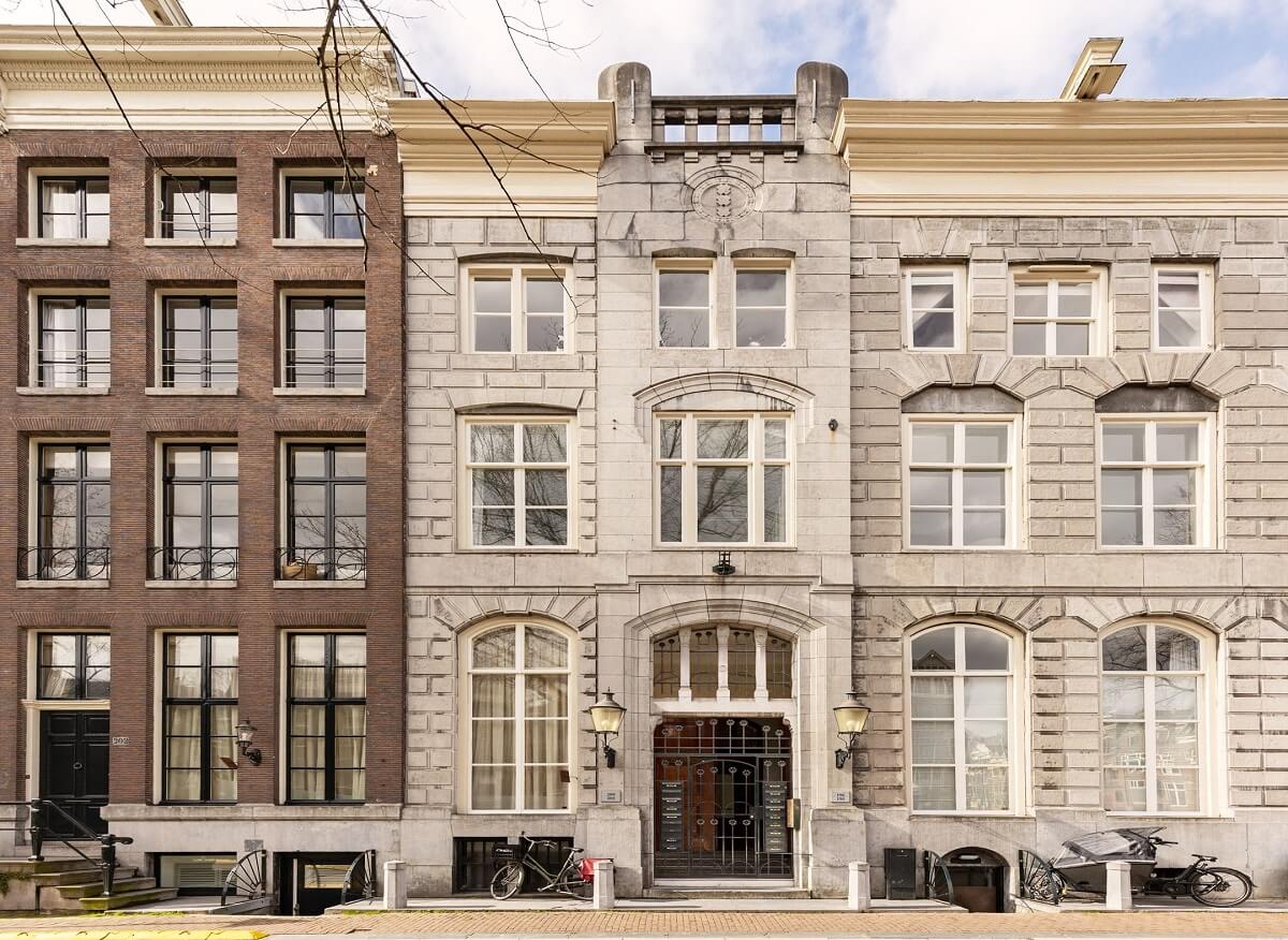 An Amsterdam Penthouse with Green Color Accents 20 exterior-amsterdam-townhouse-penthouse-nordroom