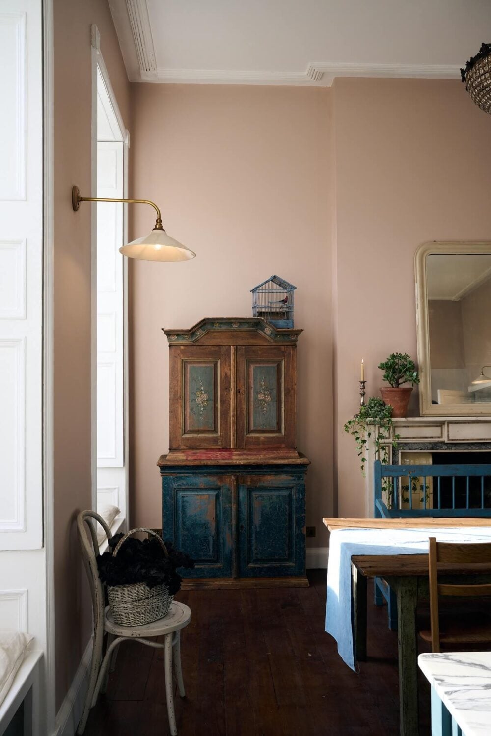 A Blue deVOL Kitchen in a Georgian Terrace House 9 grand-kitchen-dining-room-pink-walls-bristol-townhouse-nordroom