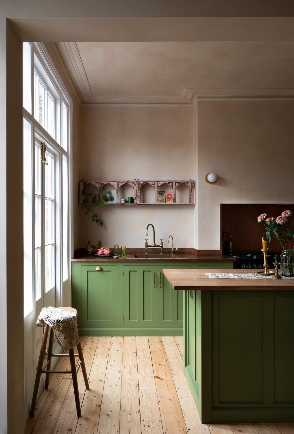 A Green deVOL Kitchen Combined with Plaster Pink Walls 8 green-classic-english-kitchen-devol-nordroom