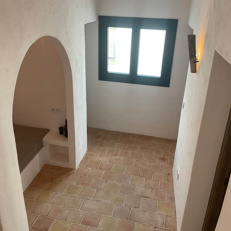Casita Alborán: A Stylish Home in a Spanish Seaside Town 17 hallway-niche-arched-wall-nordroom