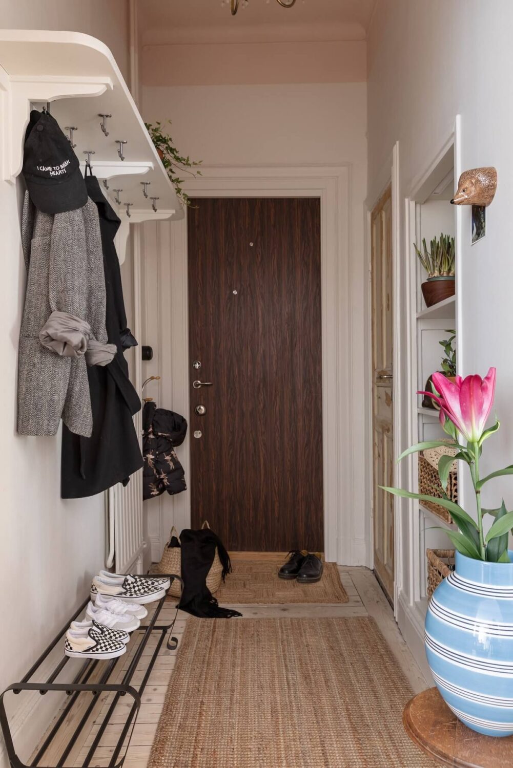 A Pink Living Room in a Scandinavian Apartment 19 hallway-pink-ceiling-jute-rug-nordroom