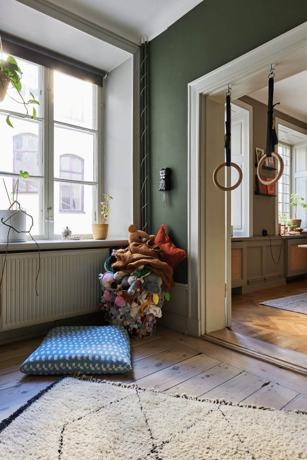 Light Brown Walls in a 17th Century Apartment in Sweden 18 kids-bedroom-green-walls-wooden-floor-rug-nordroom