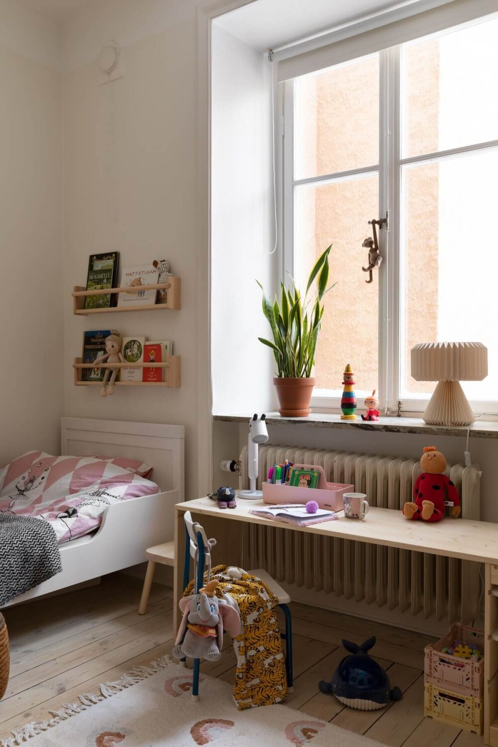 Best of 2023: Kids Rooms 22 kids-bedroom-small-wooden-desk-nordroom
