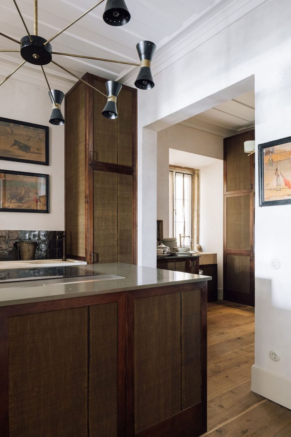 A Lisbon Townhouse with Historic Charm 4 kitchen-island-black-tiles-nordroom