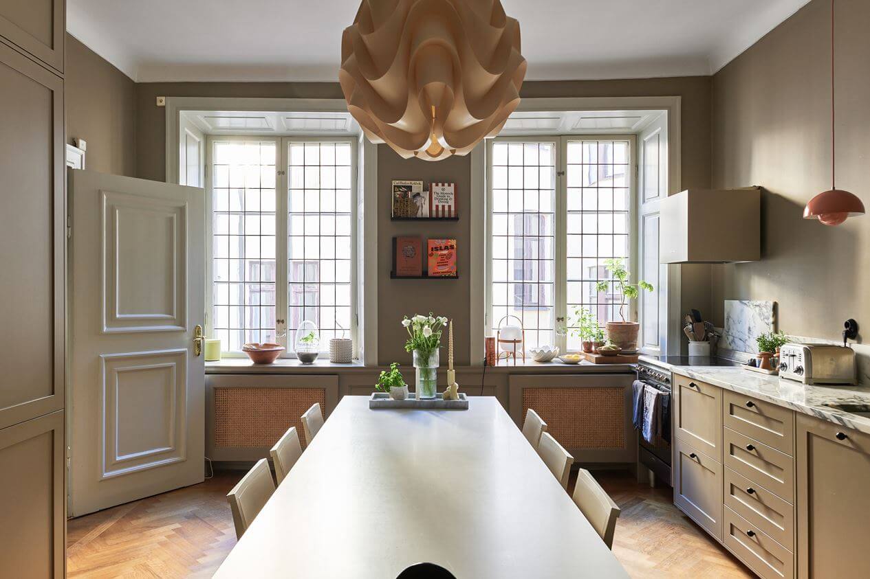 Light Brown Walls in a 17th Century Apartment in Sweden 7 kitchen-light-brown-walls-cabinets-large-dining-table-nordroom