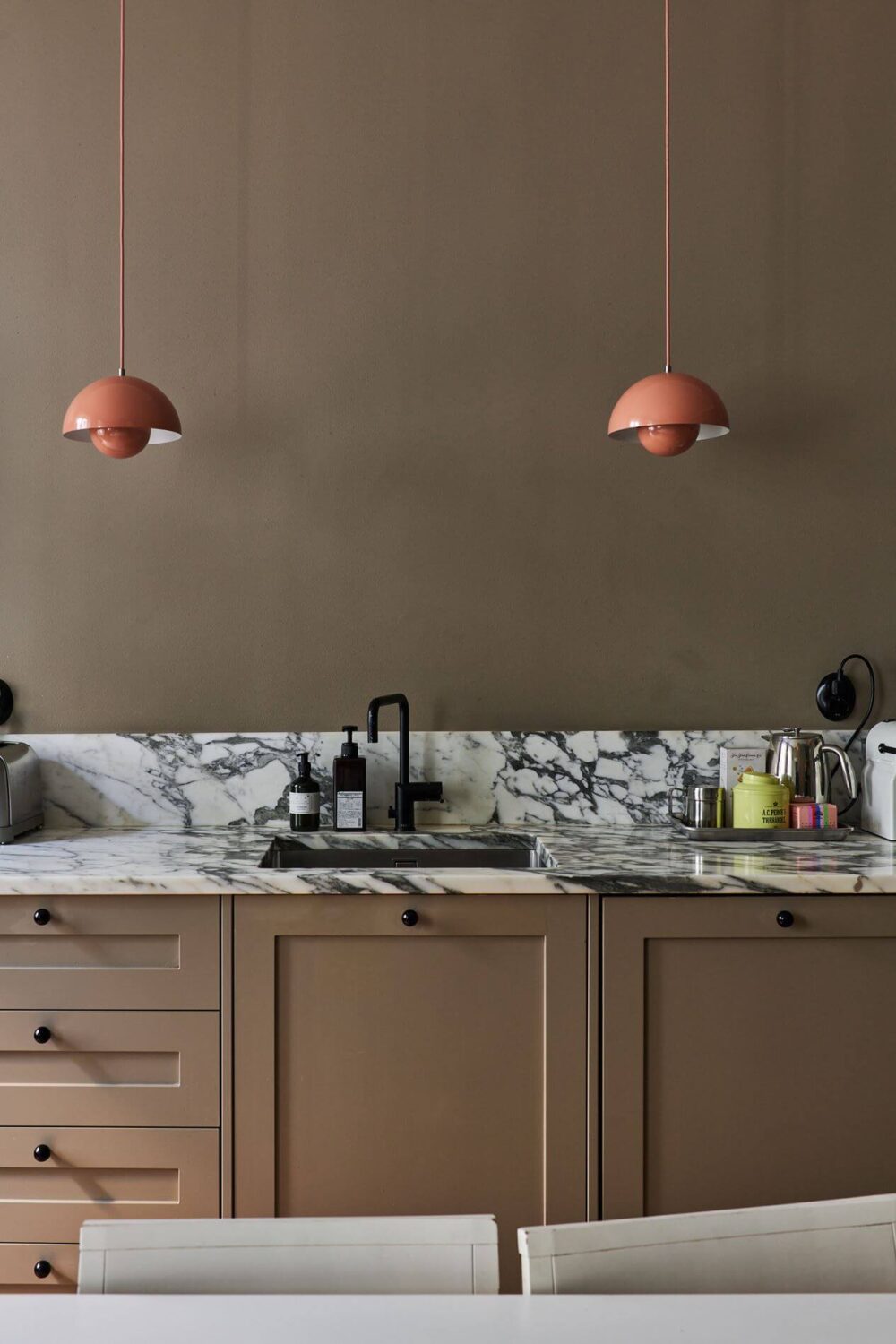 Light Brown Walls in a 17th Century Apartment in Sweden 9 kitchen-light-brown-walls-cabinets-pink-pendants-marble-worktop-nordroom
