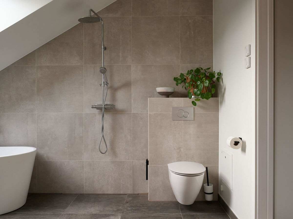 A Scandinavian Penthouse Apartment with Slanted Ceilings 18 light-gray-bathroom-nordic-design-nordroom