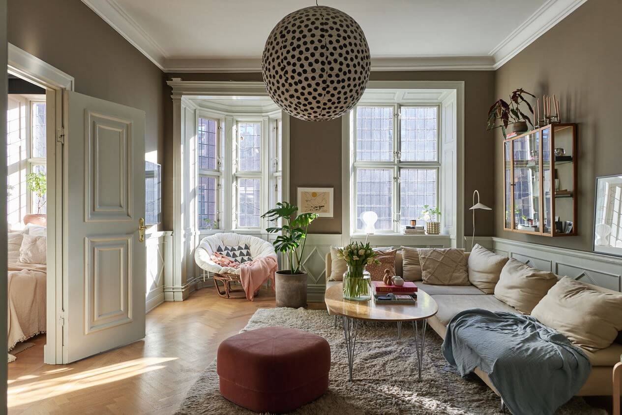 Light Brown Walls in a 17th Century Apartment in Sweden 2 living-room-brown-walls-dotted-pendant-nordroom