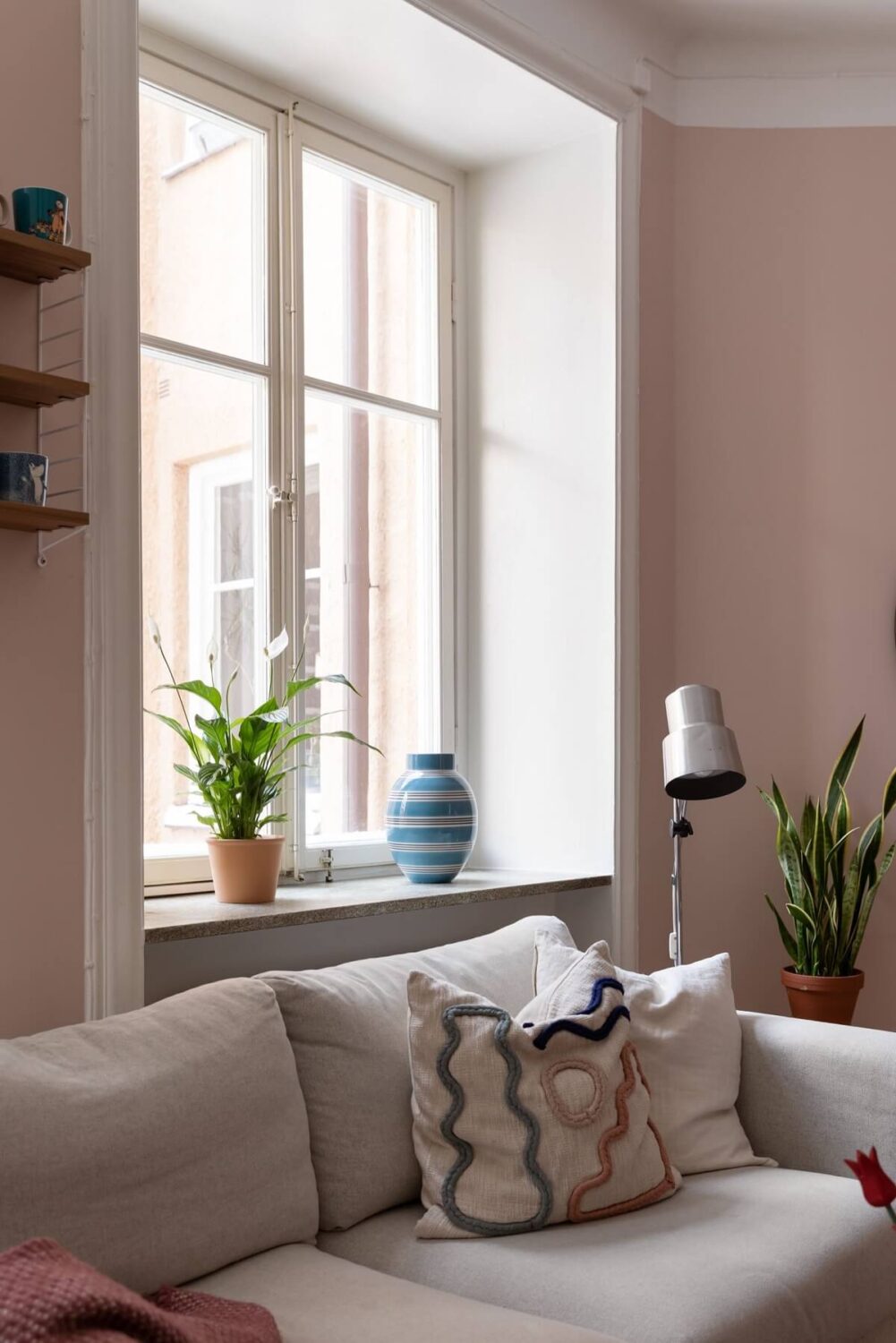 A Pink Living Room in a Scandinavian Apartment 7 living-room-detail-pink-walls-nordroom