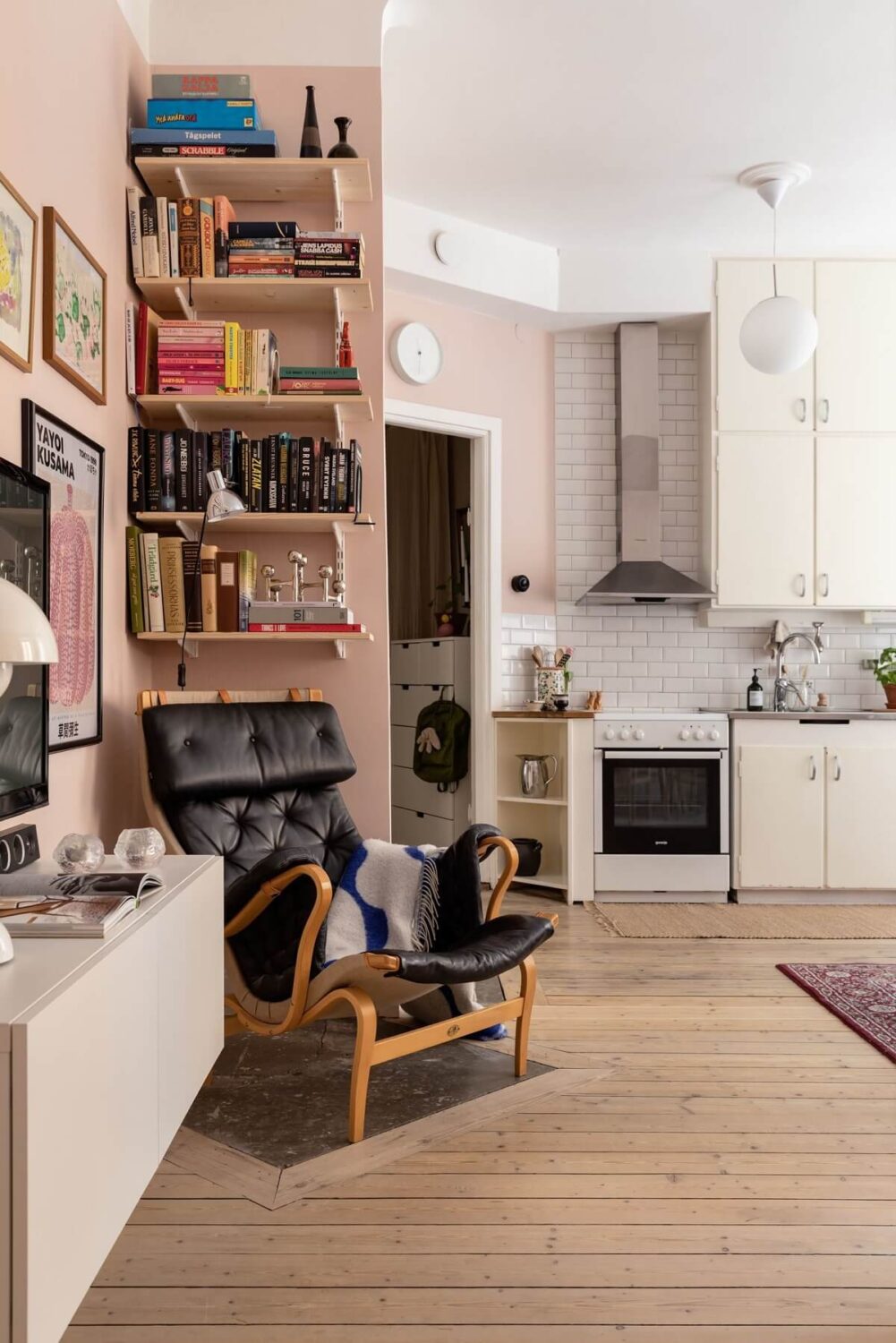 A Pink Living Room in a Scandinavian Apartment 8 living-room-shelves-wooden-floor-nordroom