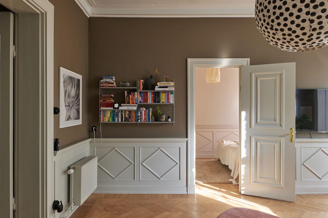 Light Brown Walls in a 17th Century Apartment in Sweden 6 living-room-wooden-paneling-light-brown-walls-nordroom