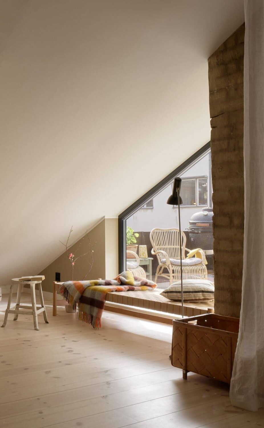 A Scandinavian Penthouse Apartment with Slanted Ceilings 10 penthouse-apartment-slanted-ceilings-nordroom