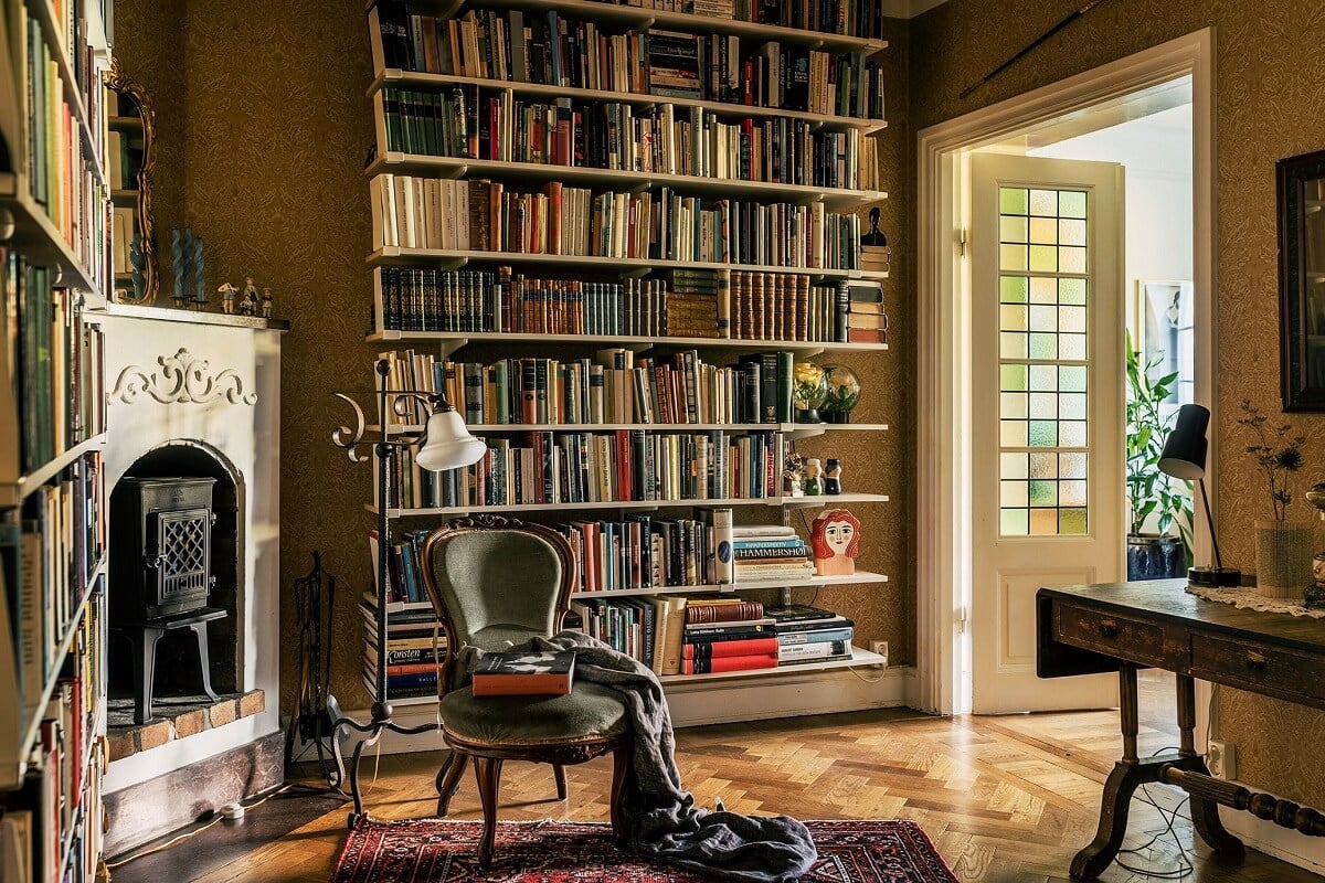 A Vintage Home with a Cozy Reading Room 2 reading-room-floor-to-ceiling-bookshelves-fireplace-wallpaper-nordroom