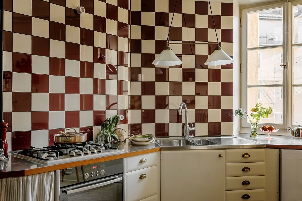 A Vintage Home with a Cozy Reading Room 9 red-white-checkerboard-backsplash-tiles-vintage-home-nordroom