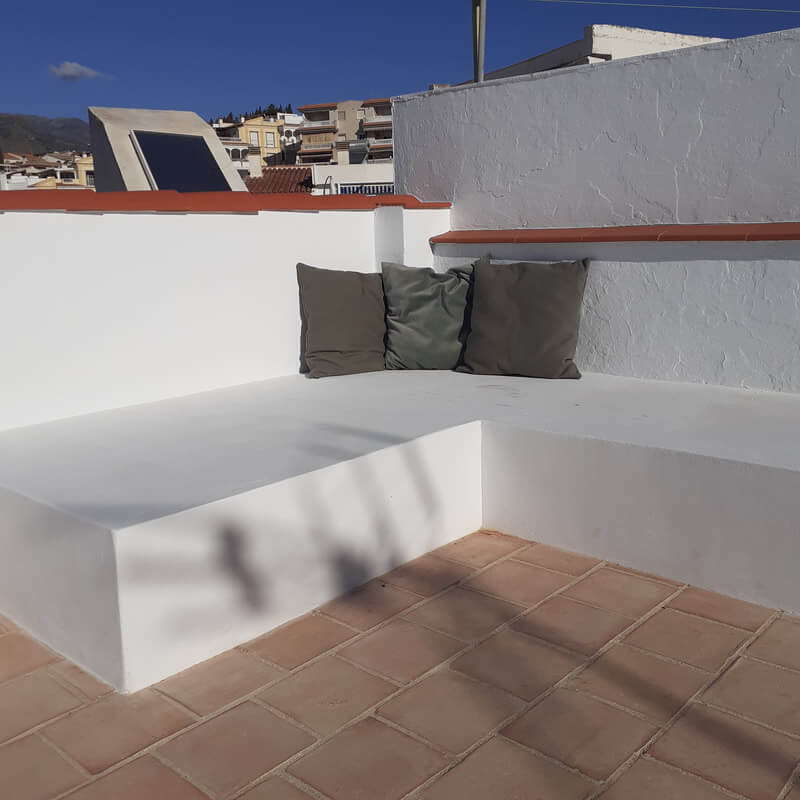 Casita Alborán: A Stylish Home in a Spanish Seaside Town 24 roof-terrace-built-in-seating-nordroom