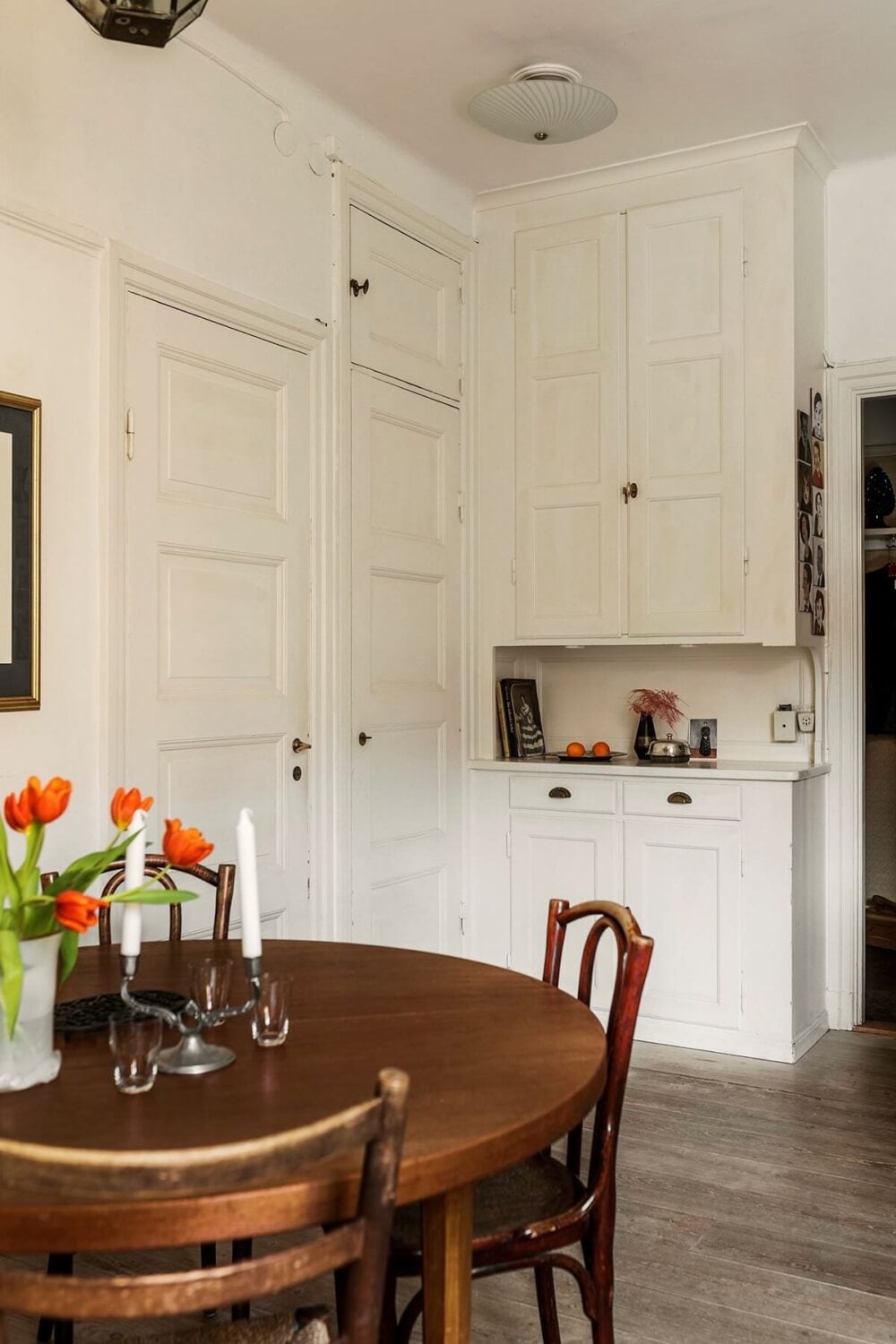 A Vintage Home with a Cozy Reading Room 10 round-dining-table-vintage-kitchen-nordroom