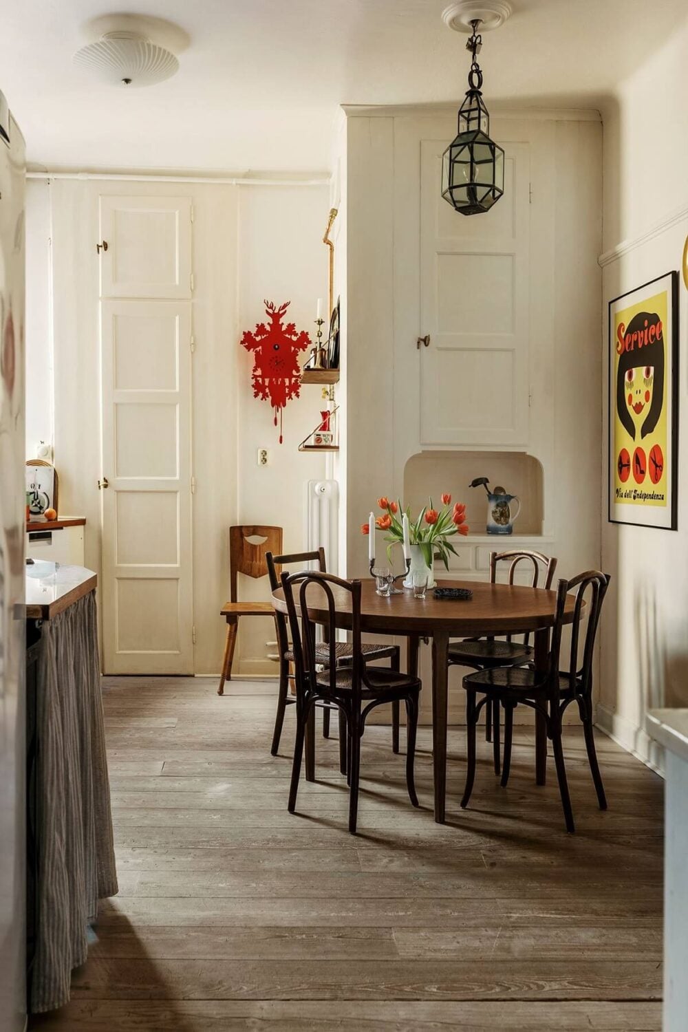 A Vintage Home with a Cozy Reading Room 7 round-wooden-dining-table-wooden-floor-kitchen-nordroom