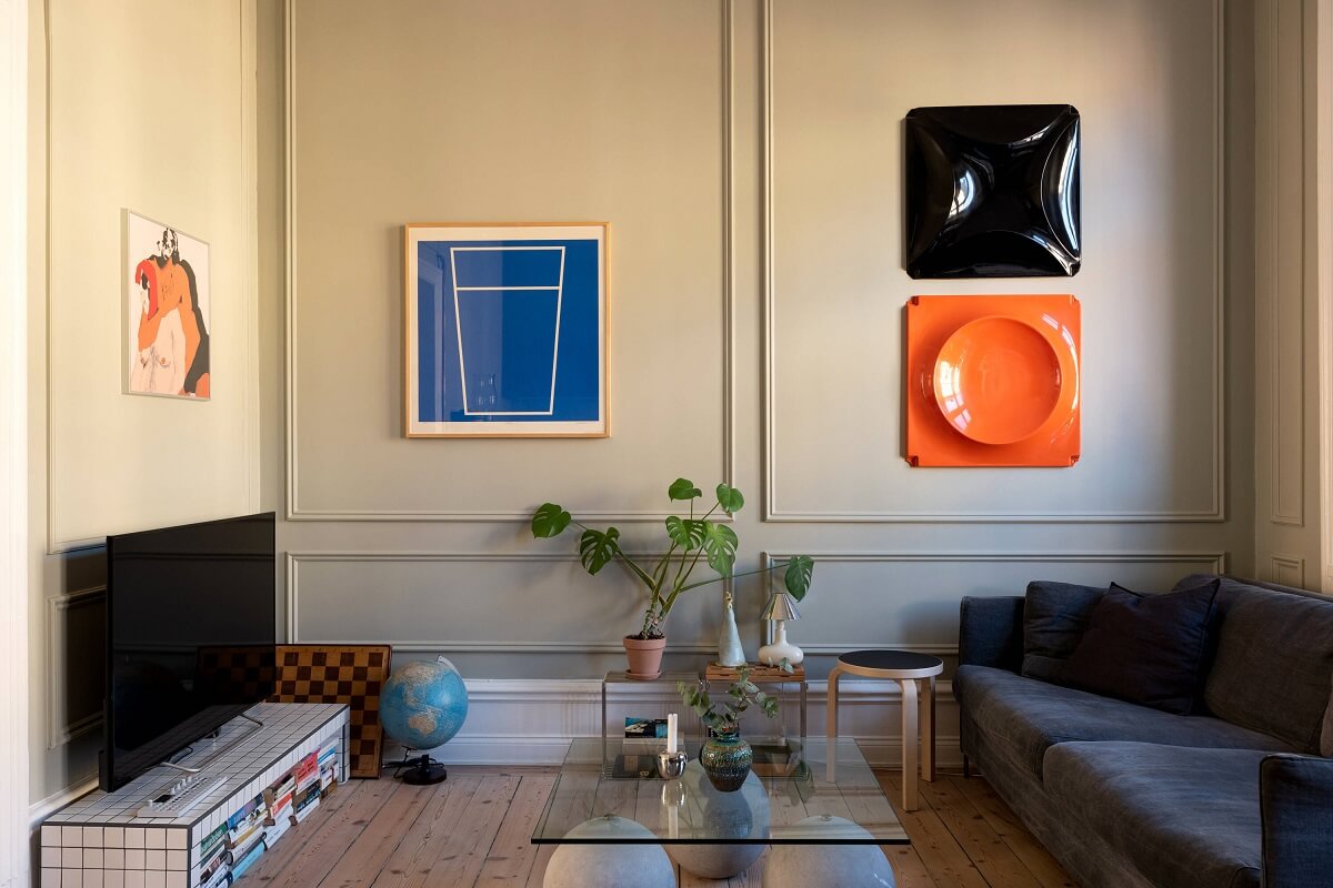 A Small Stockholm Apartment with Lovely Natural Light 8 small living room art skirting boards historic home nordroom