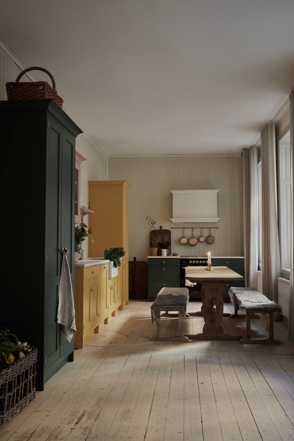 57 Stylish Two-Tone Kitchen Cabinet Ideas 25 two-tone-kitchen-cabinets-yellow-dark-blue-nordroom