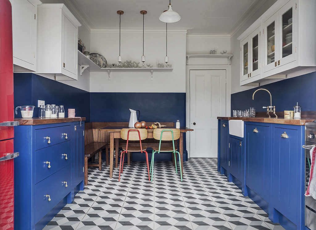 57 Stylish Two-Tone Kitchen Cabinet Ideas 17 two-toned-walls-kitchen-cabinets-nordroom