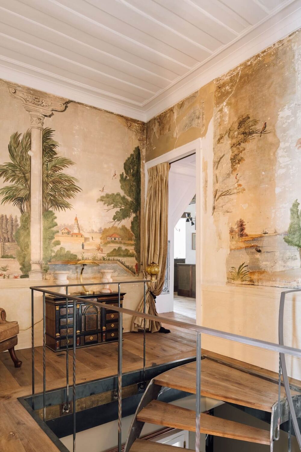 A Lisbon Townhouse with Historic Charm 8 wallpaper-staircase-landing-nordroom