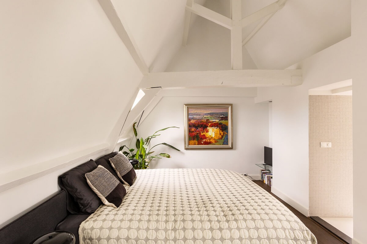 An Amsterdam Penthouse with Green Color Accents 17 white-bedroom-high-slanted-ceiling-nordroom
