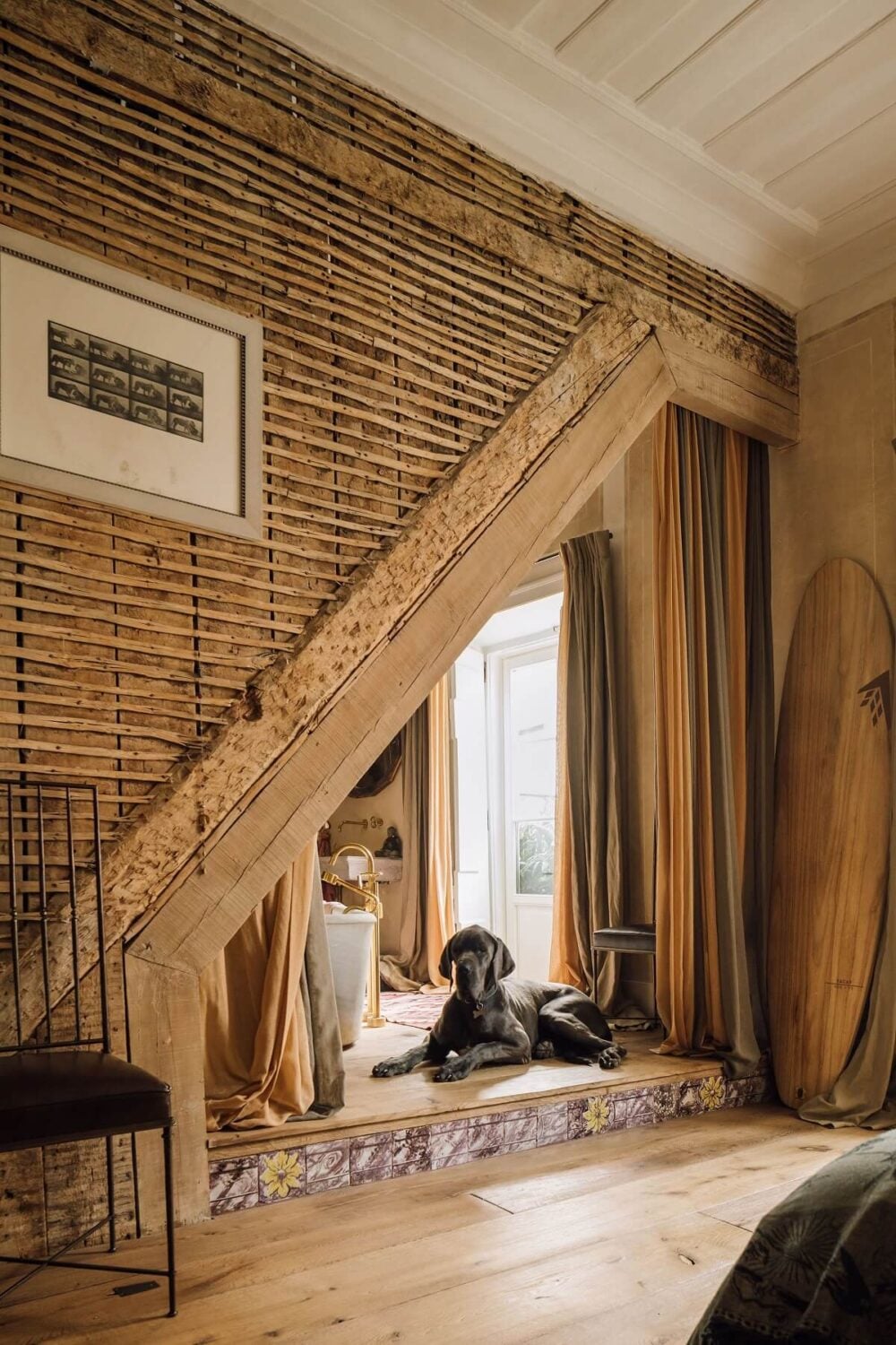 A Lisbon Townhouse with Historic Charm 13 wooden-walls-master-suite-bathroom-nordroom