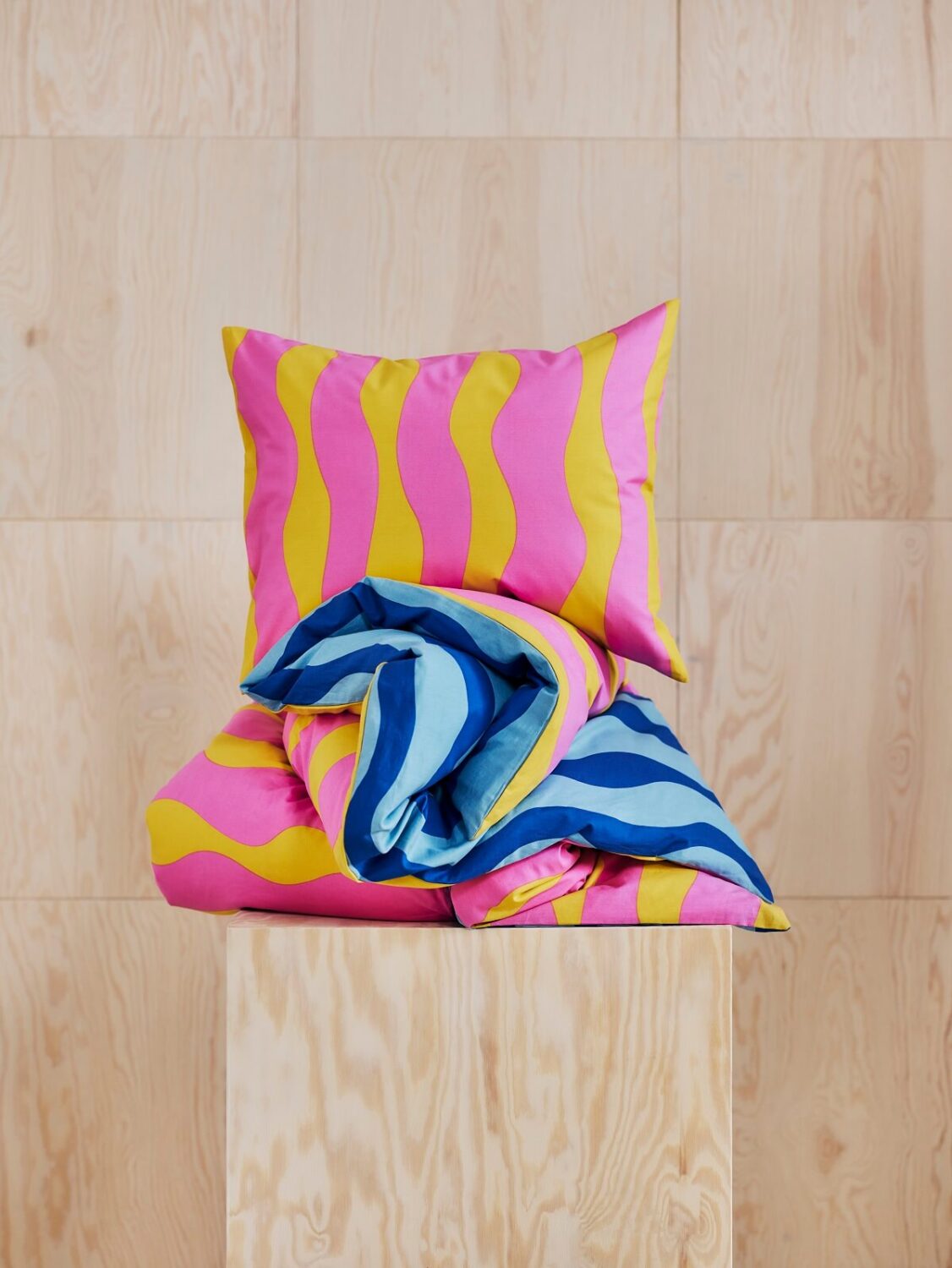 New IKEA Collection July 2023: Bold Colors & Prints 11 SOMMARVICKER-duvet-cover-and-pillowcase