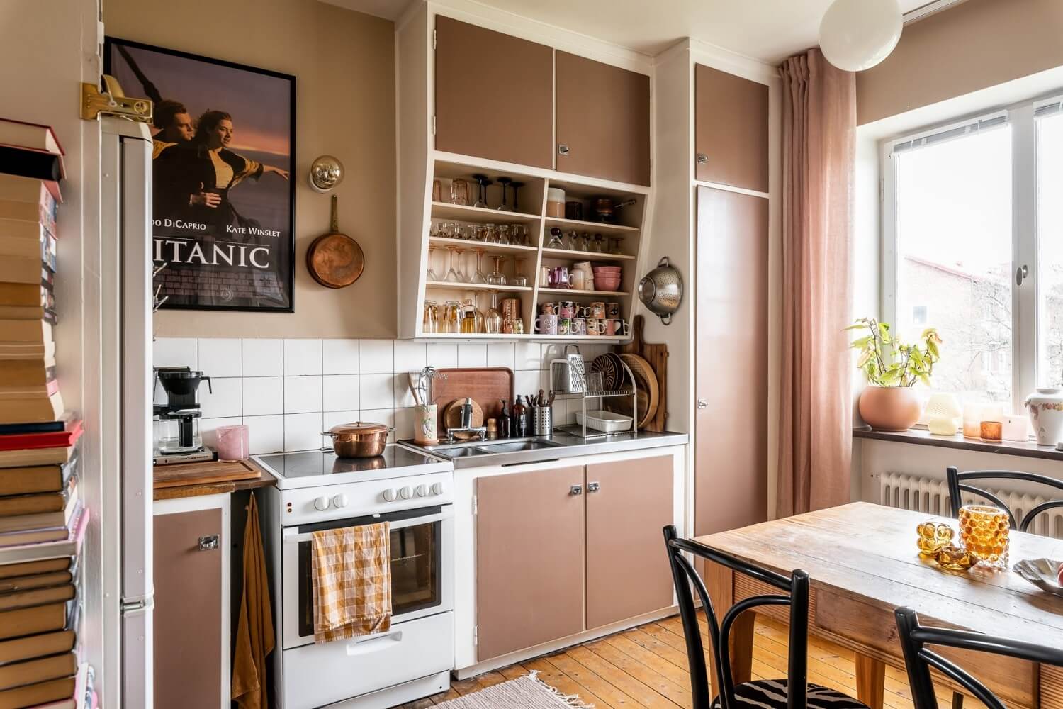 A Two-Bedroom Apartment with the Original Midcentury Kitchen 28 brown-pink-kitchen-cabinets-in-midcentury-style-nordroom
