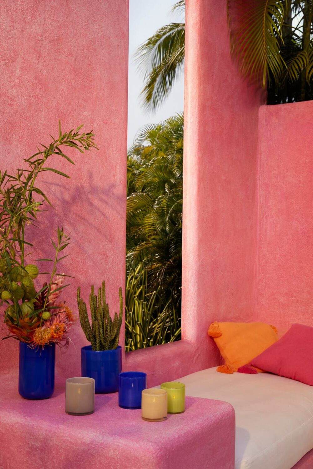 H&M Home Summer Collection 2023: Vibrant Decor 7 built-in-seat-hm-home-summer-collection-vases-pillows-nordroom