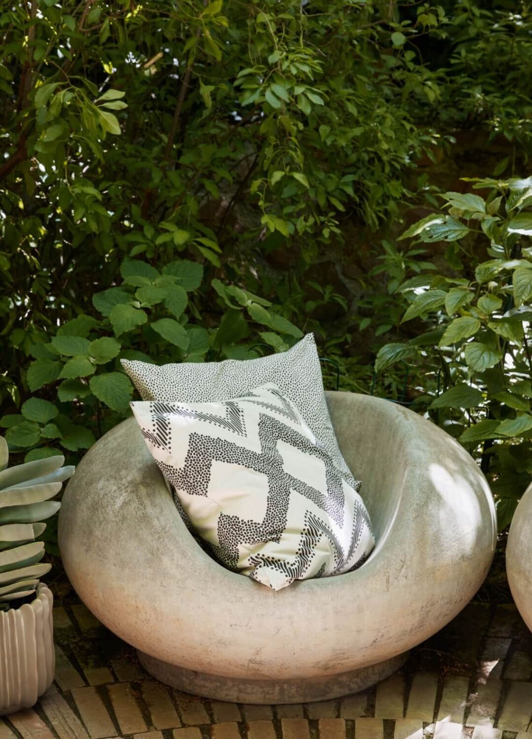 H&M Home Patio: Get Ready for Summer 4 concrete-seating-pillows-hm-home-patio-nordroom