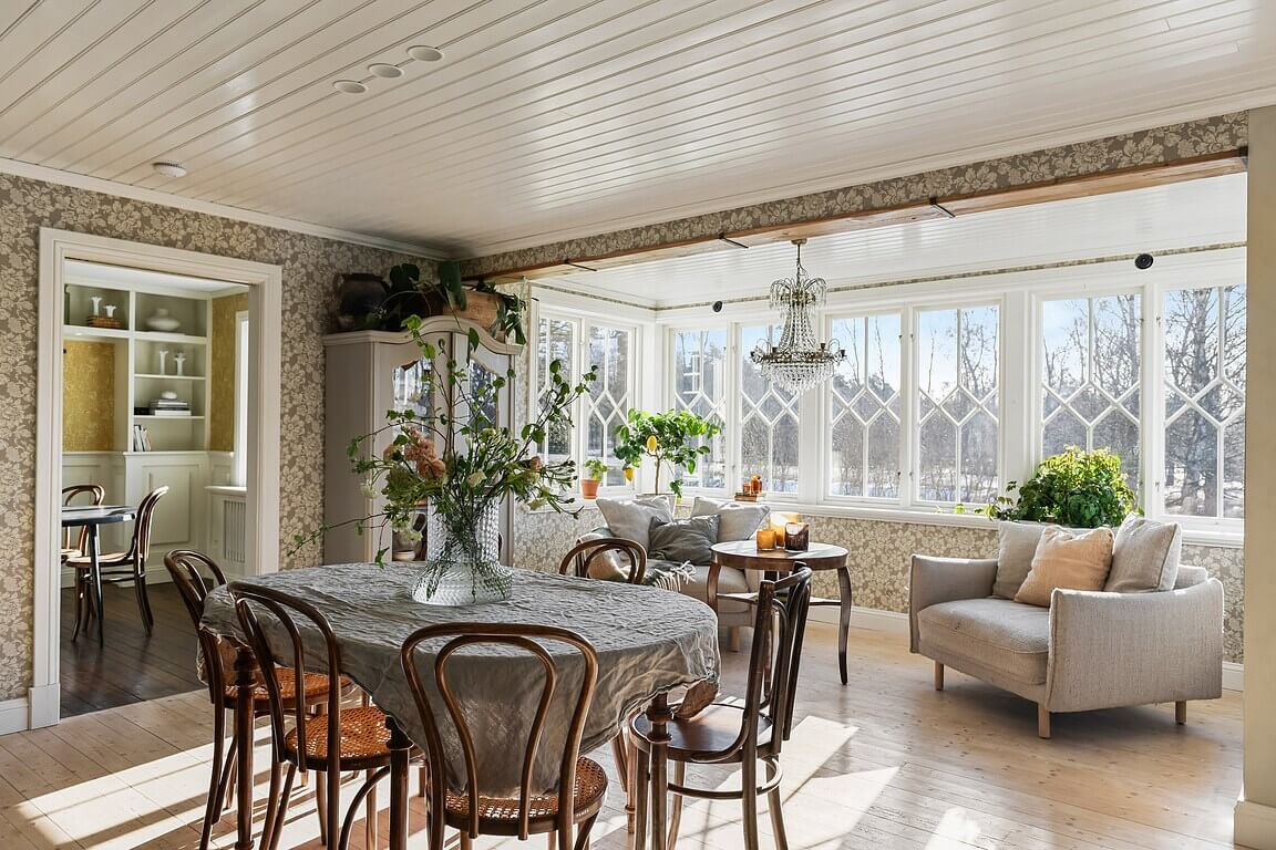 An Idyllic Family Home in the Swedish Countryside 9 dining-space-vintage-chairs-bay-window-nordroom