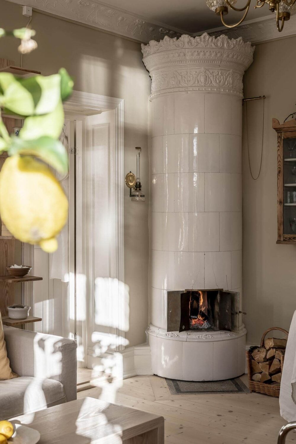 A Scandinavian Apartment with a Pale Yellow Kitchen 8 kakelugn-swedish-tiled-fireplace-nordroom