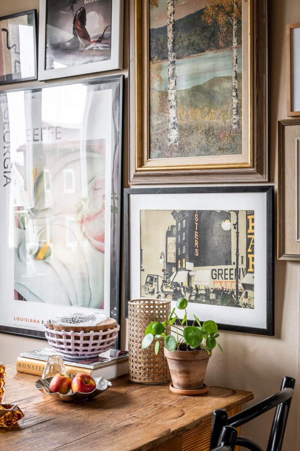 A Pink Studio Apartment with a Midcentury Kitchen 15 kitchen-detail-gallery-wall-nordroom