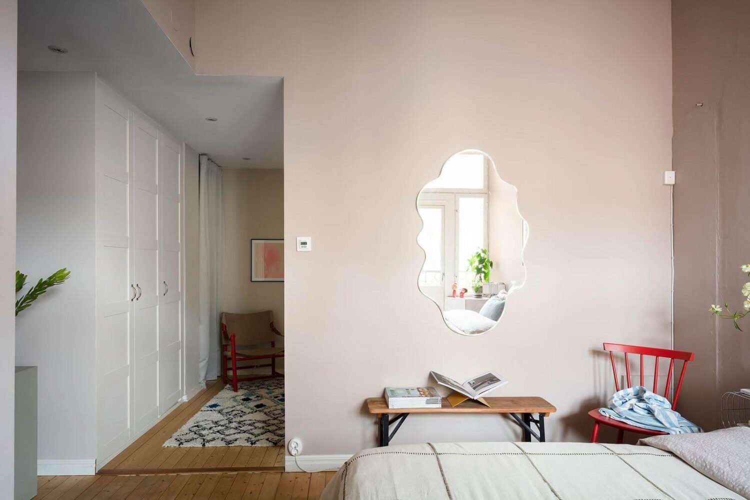 A Stylish Nordic Apartment with a Pink Bedroom 6 open-plan-bedroom-pink-walls-wardrobes-nordroom