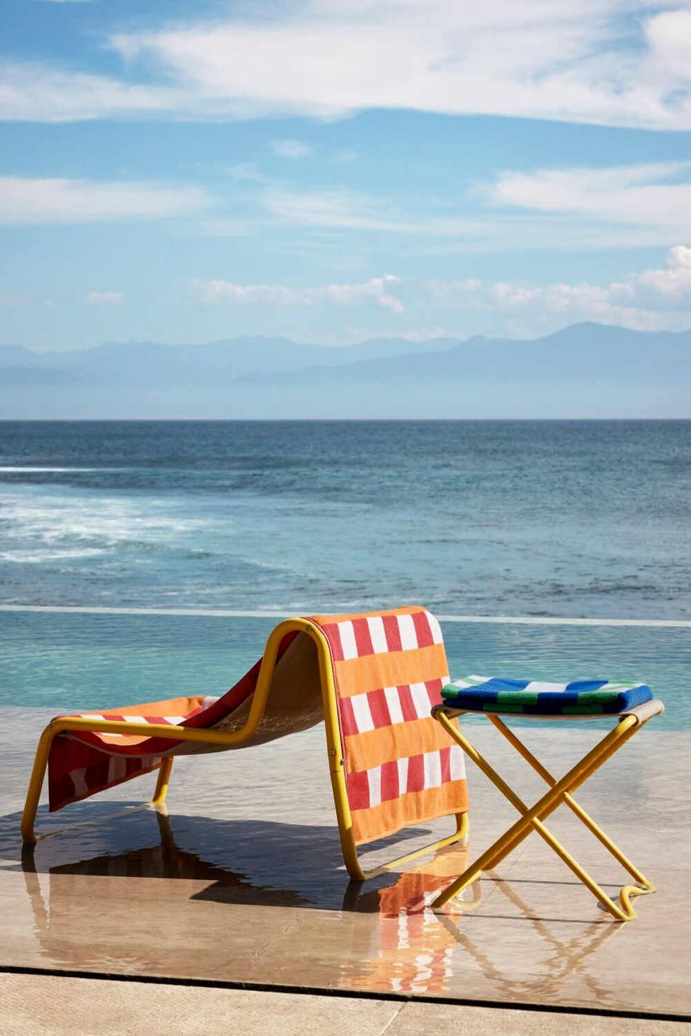 H&M Home Summer Collection 2023: Vibrant Decor 19 outdoor-seating-beach-towel-hm-home-summer-nordroom