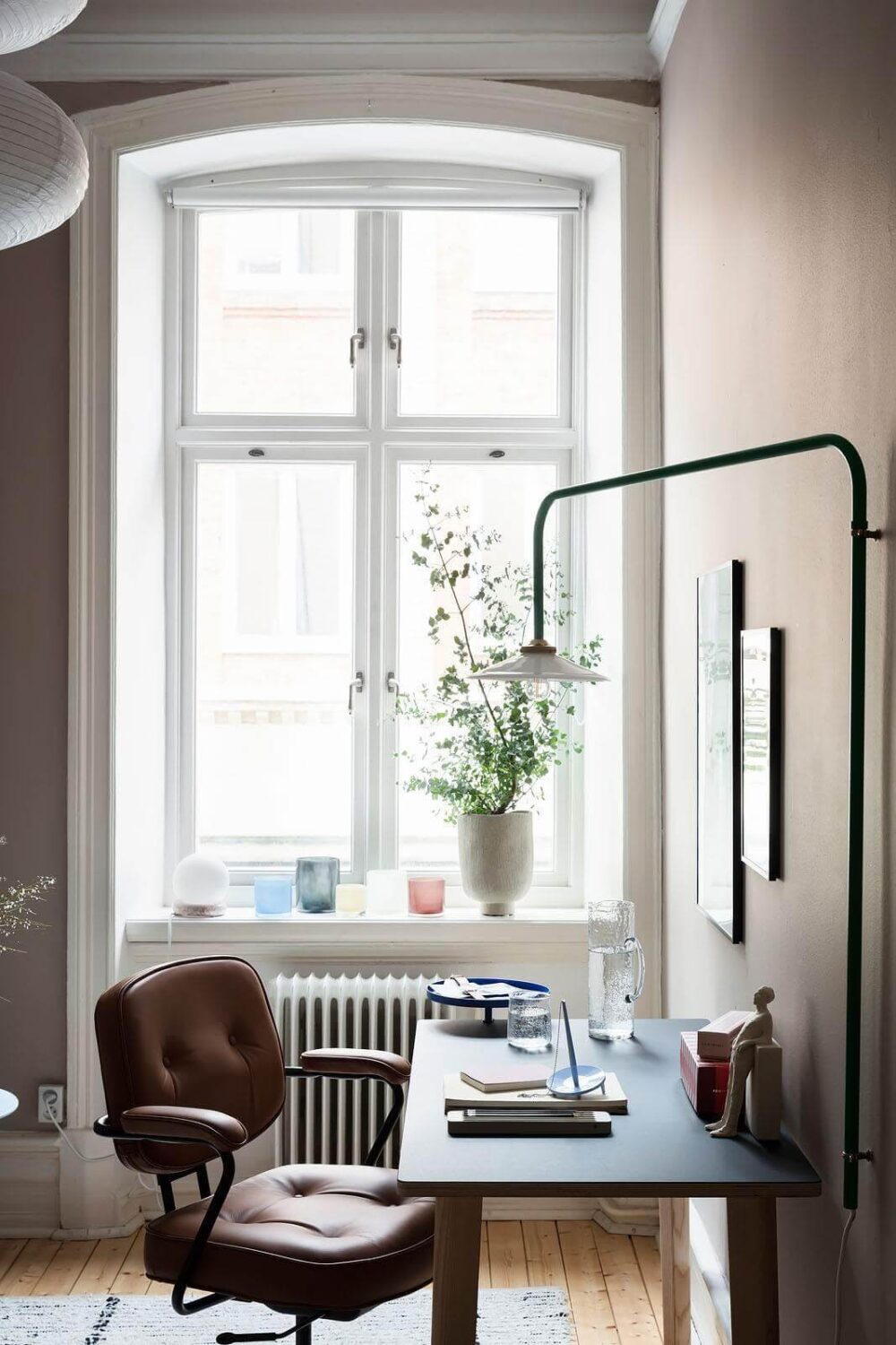A Stylish Nordic Apartment with a Pink Bedroom 16 small-home-office-black-desk-wall-lamp-nordroom