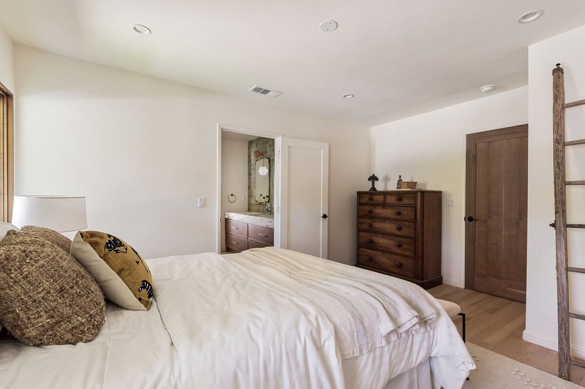A Beautiful Serene Home in Encino Hills 27 white-bedroom-en-suite-bathroom-nordroom